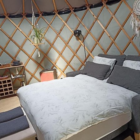 L'échappée au jardin, yourte bucolique Godinne Esterno foto