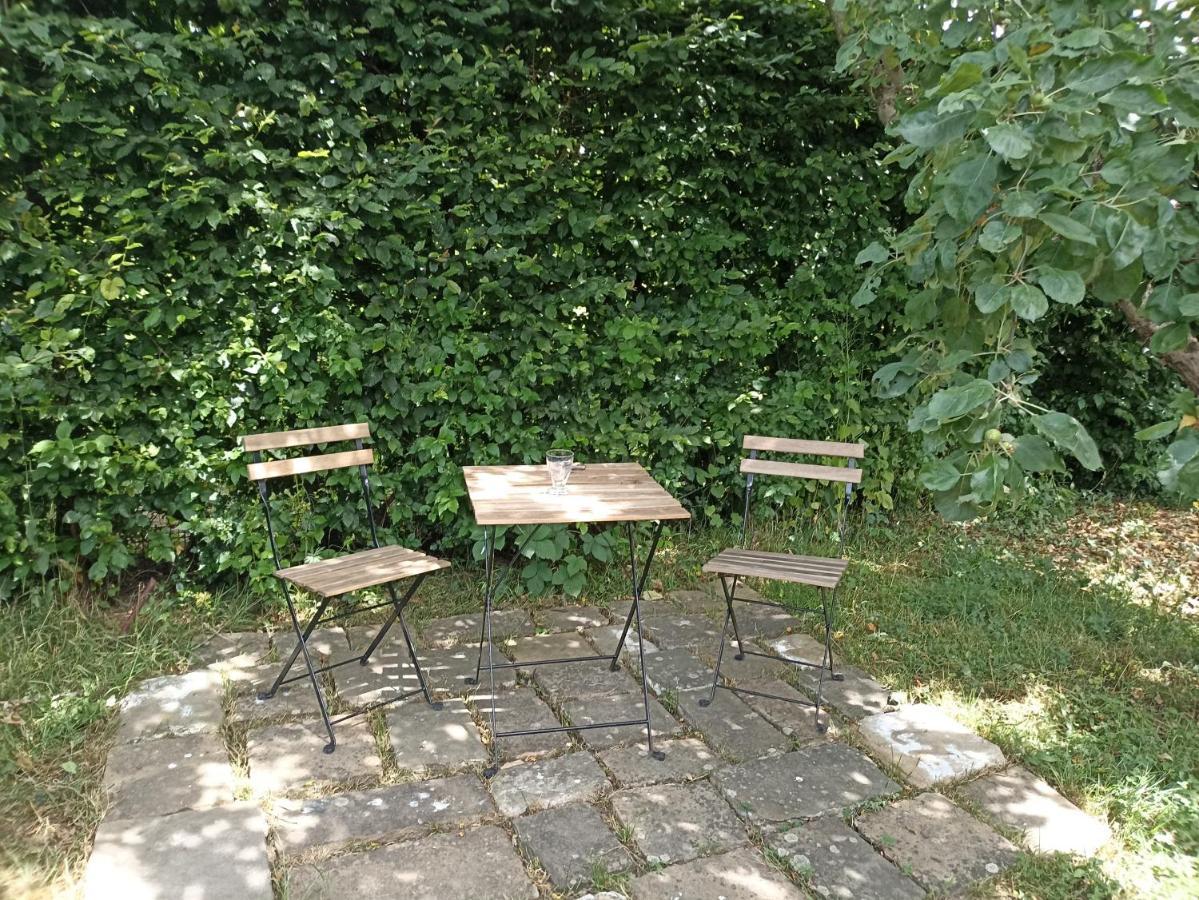 L'échappée au jardin, yourte bucolique Godinne Esterno foto