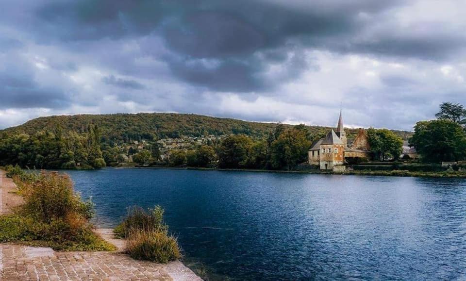 L'échappée au jardin, yourte bucolique Godinne Esterno foto