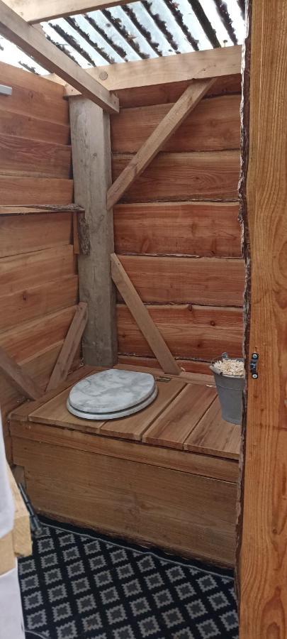 L'échappée au jardin, yourte bucolique Godinne Esterno foto