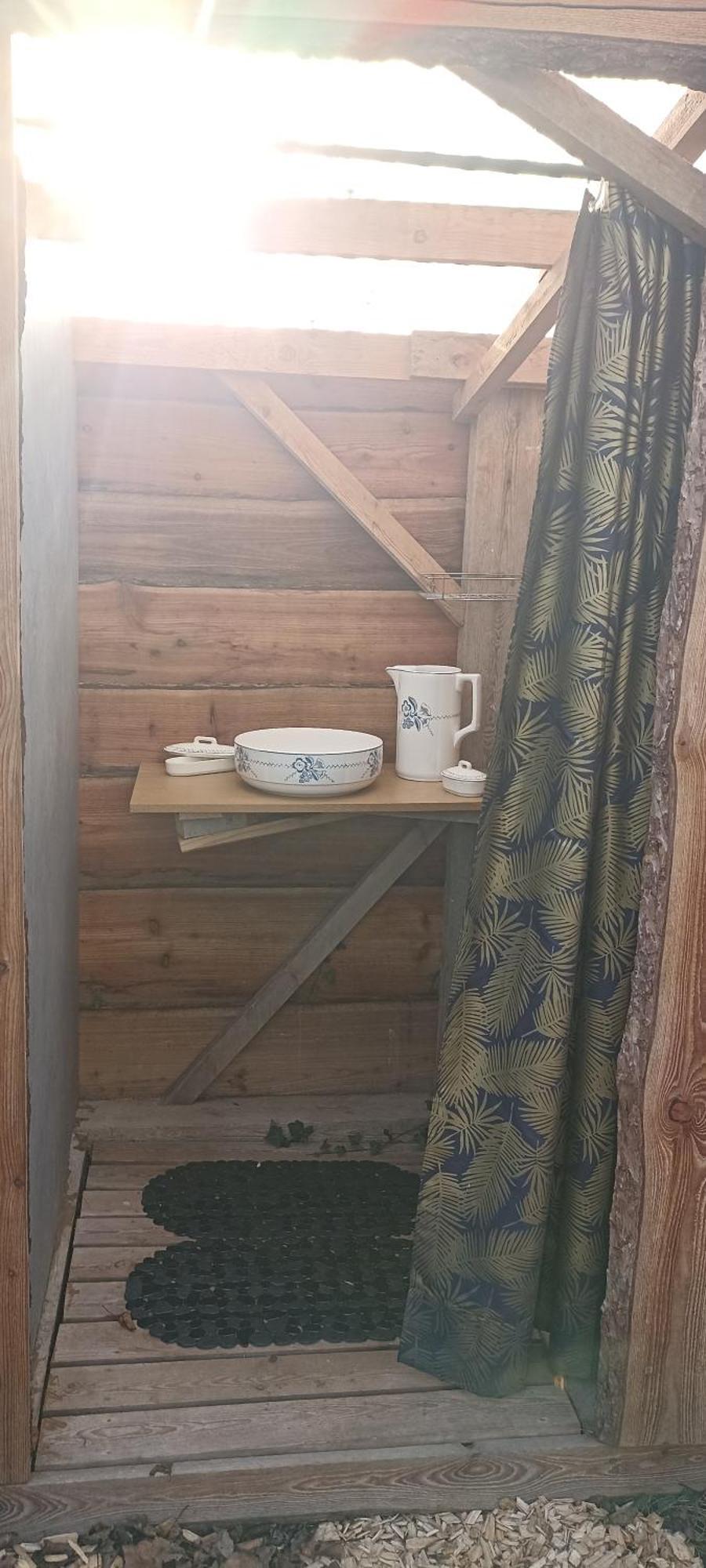 L'échappée au jardin, yourte bucolique Godinne Esterno foto